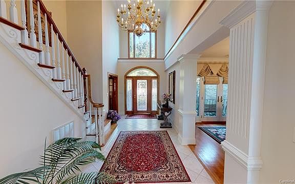 5th image of 2256 Woodridge Dr