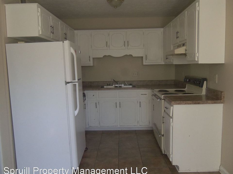 2nd image of 132 Helen Cir APT B
