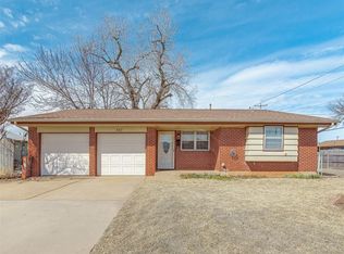647 NW 5th St, Moore, OK 73160