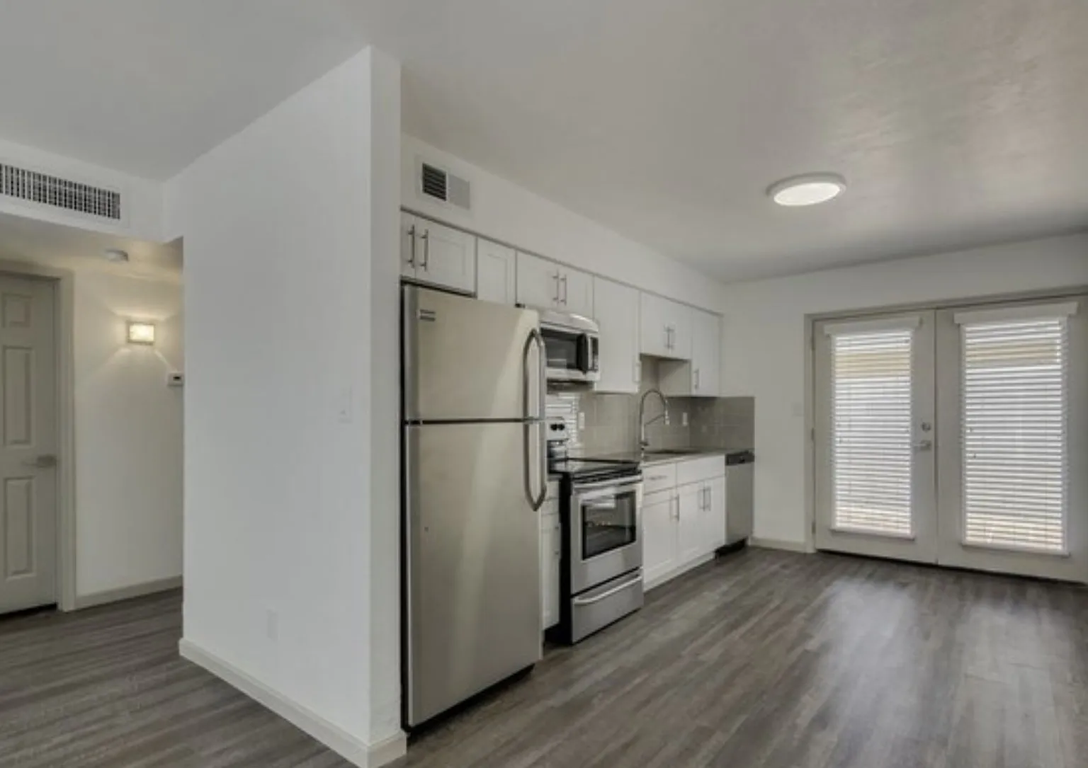 2 bed, 800 sqft, $1,550 — Photo 1