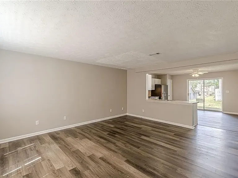 402 Bainbridge Dr #402 — Photo 11