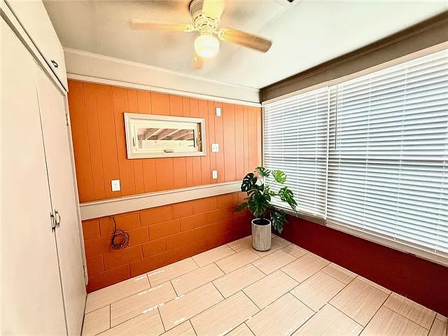 537 E William David Pkwy — Photo 13