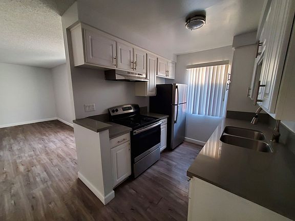4th image of 2515 Ocean View Ave #105