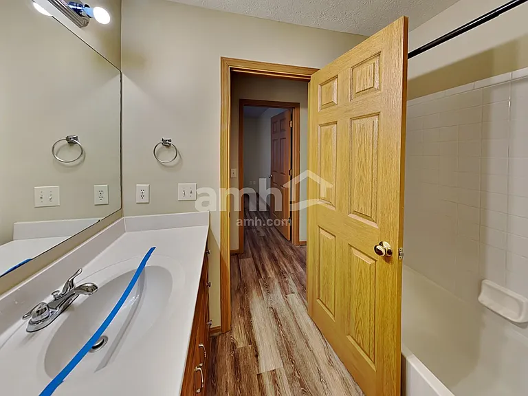 353 W Hunters Dr — Photo 17