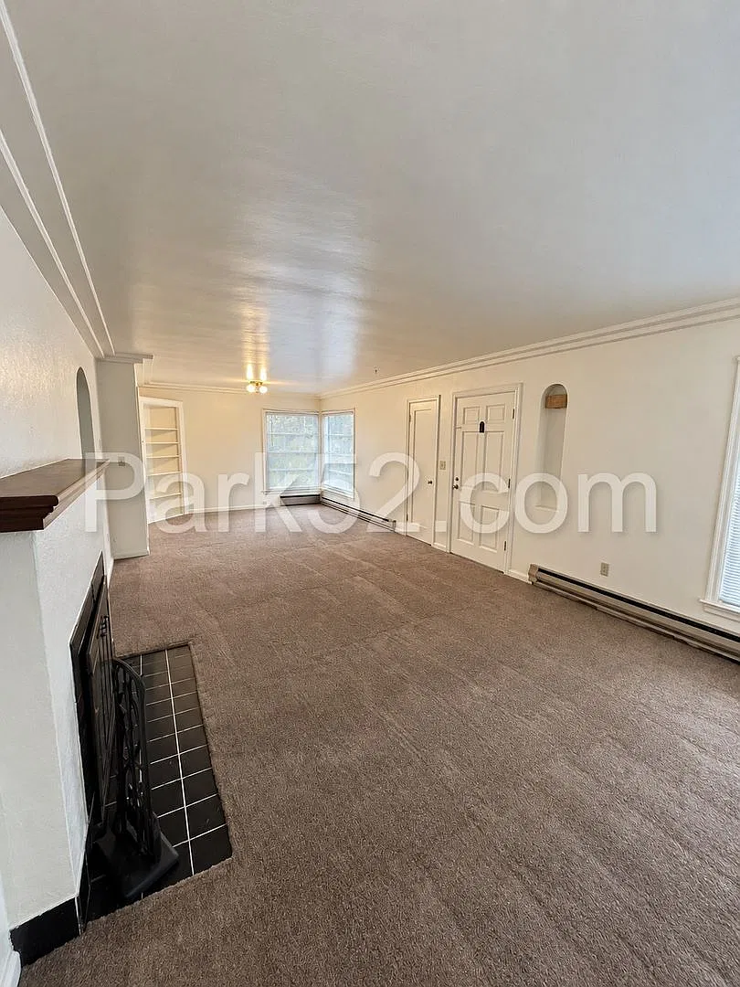 Tacoma 2 Bedroom 2 Bathroom Home with Washer/Dryer Hook-Ups & Lawncare Included! — Photo 4