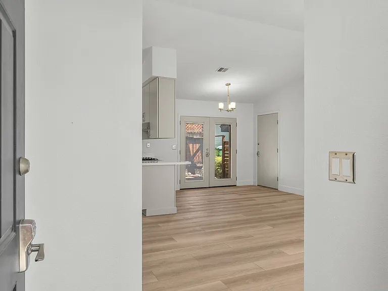 145 Summerset Dr — Photo 4