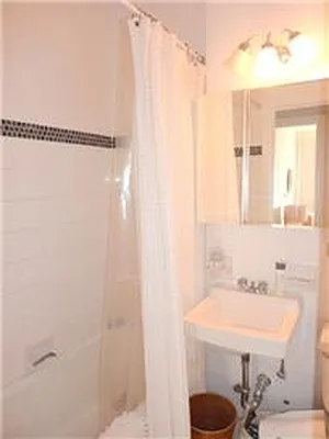 Rented by Nest Seekers International | media 8