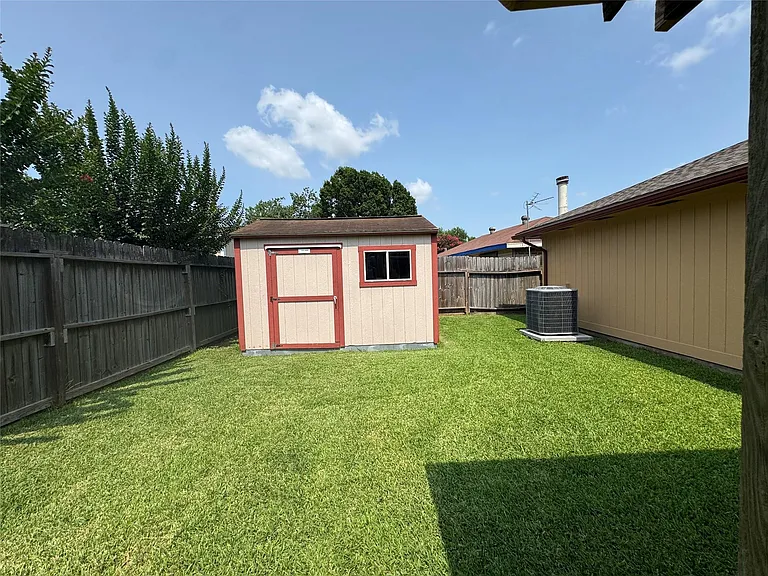 9831 Shell Rock Rd — Photo 36