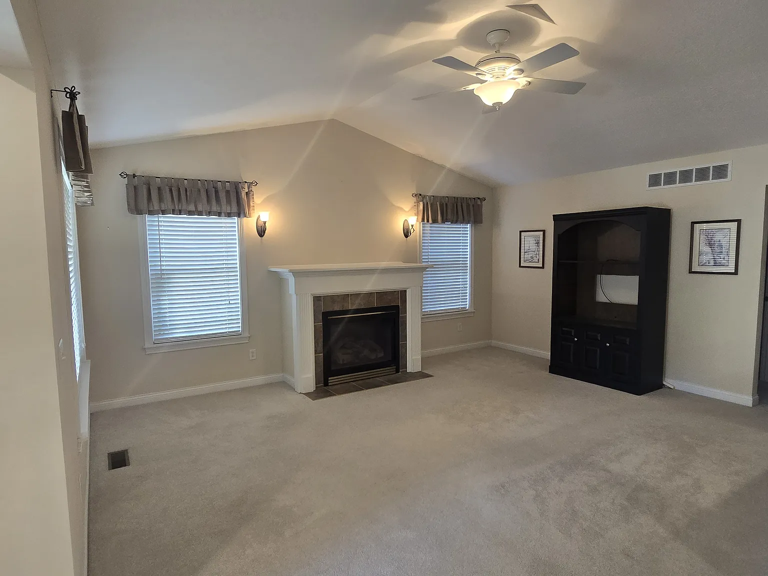 3 bed, 1735 sqft, $2,399 — Photo 4