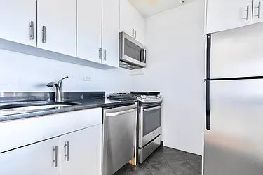 Rented by Manhattan Realty Group