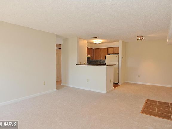 5th image of 6931 Mary Caroline Cir