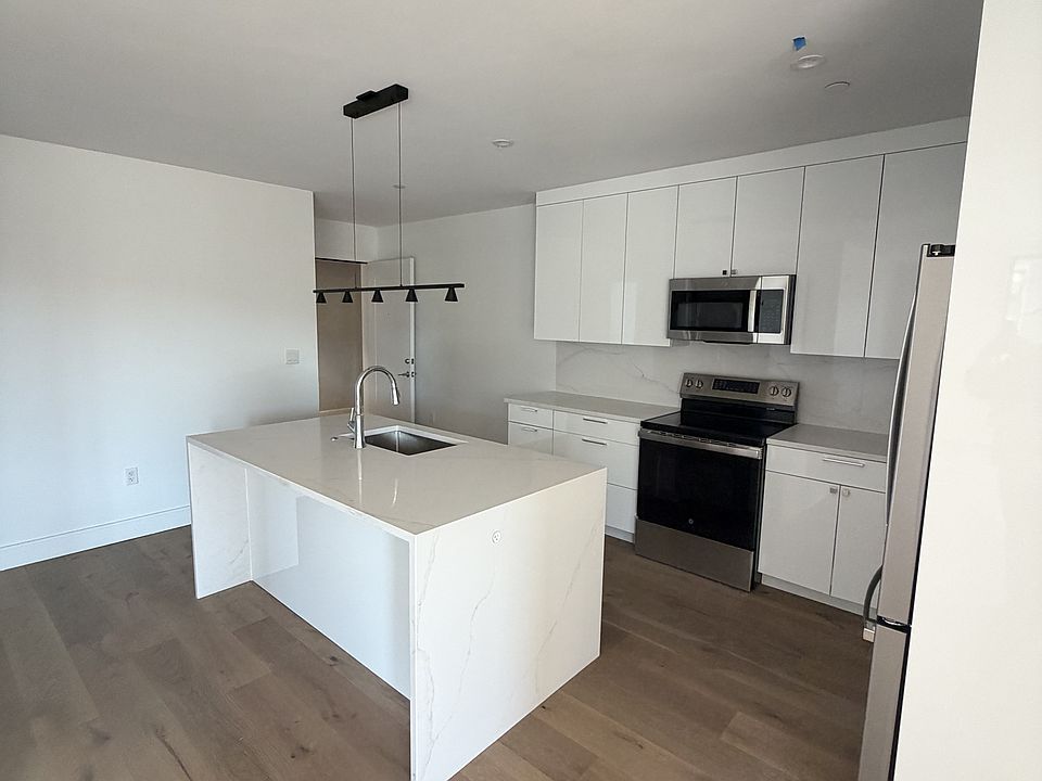 1st image of 1121 Dorchester Ave #206