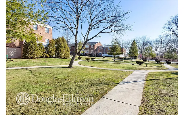 Sold by Douglas Elliman | media 16