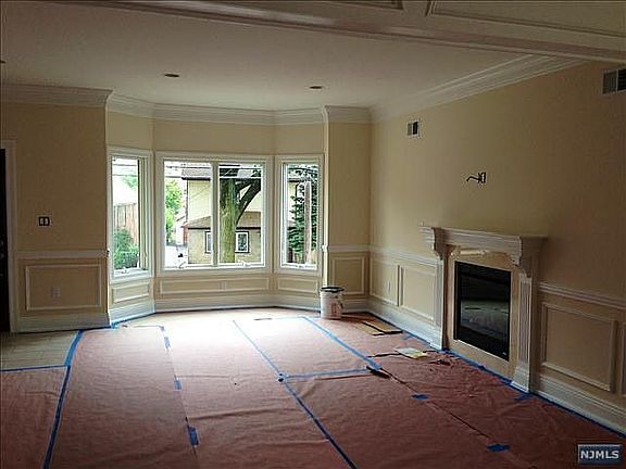 2nd image of 427 Lawton Ave #B
