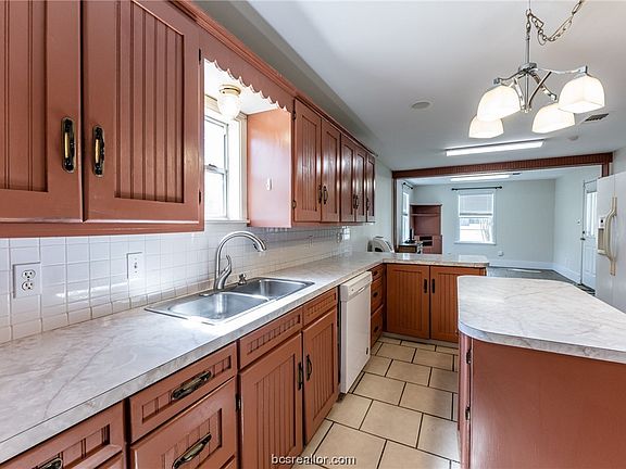 2nd image of 106 N Minden St
