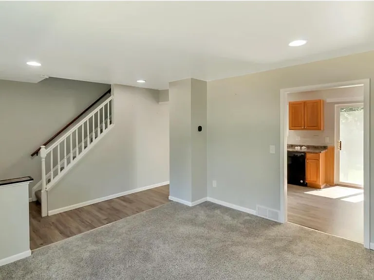 160 S Christine Cir — Photo 3
