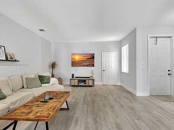 4th image of 5756 Hampton Hills Blvd #5756
