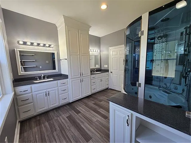 300 Saint Charles Blvd — Photo 15
