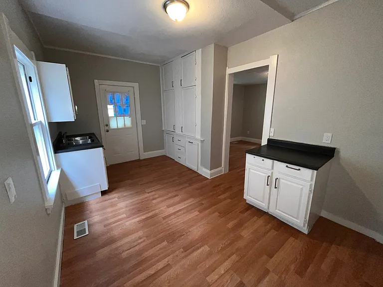 311 Hanover St — Photo 4