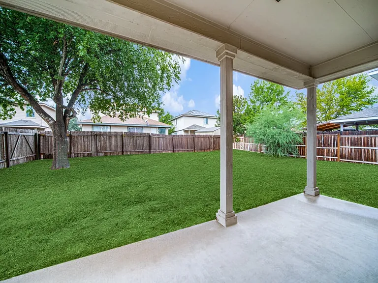 415 Diana Dr — Photo 13