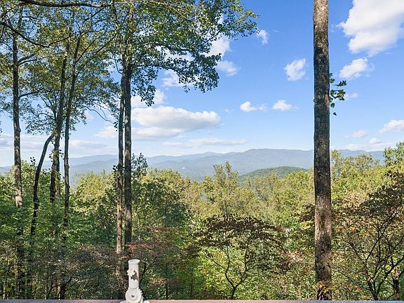 2nd image of 1225 Walnut Rdg