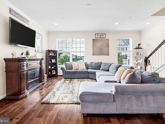 5th image of 7713 Gaston Pl