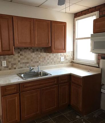 2nd image of 5240 Sylvester St