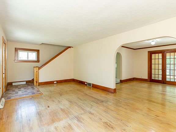 3rd image of 926 S 27th St