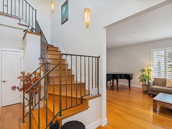 3rd image of 95 Ravenwood Dr