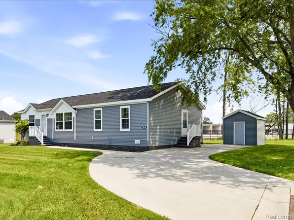 10714 Jean Pierre Ct, Fair Haven, MI 48023