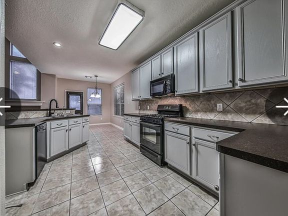 5th image of 13922 Oneida Ct