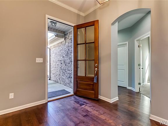 2nd image of 118 Bay Magnolia Way