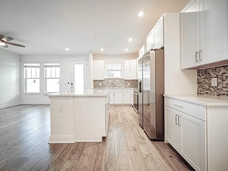 7035 Nemours Pkwy — Photo 11