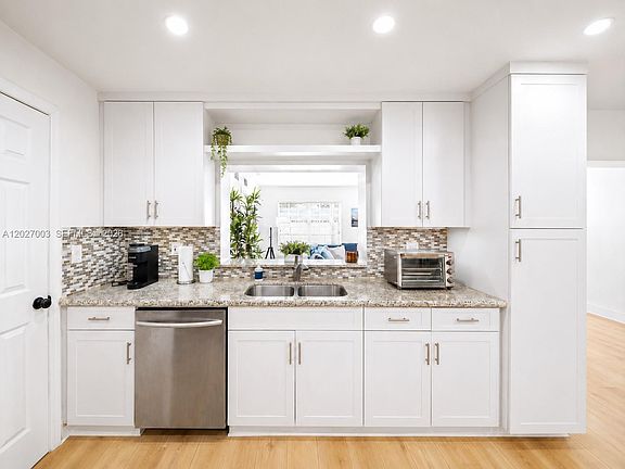 3rd image of 2761 SW 92nd Pl