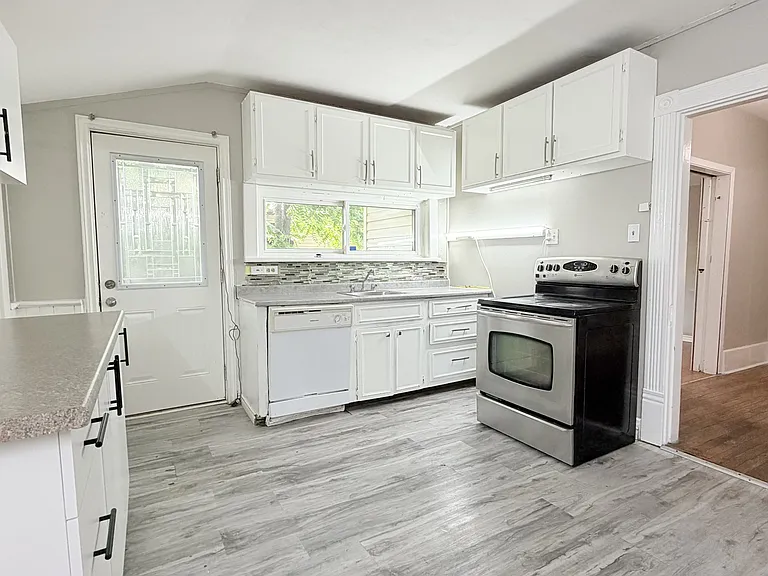 337 Maxwell St — Photo 13