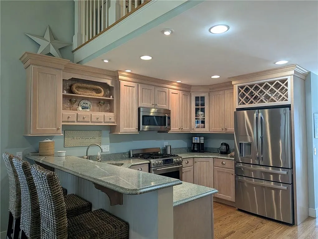 2 bed, 2.0 bath, 2256 sqft, $3,000 — Photo 4