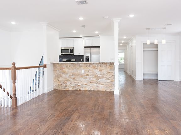 4th image of 915 S 18th St Floor 2