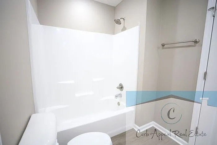 915 Dr Martin Luther King Jr Dr #C — Photo 16