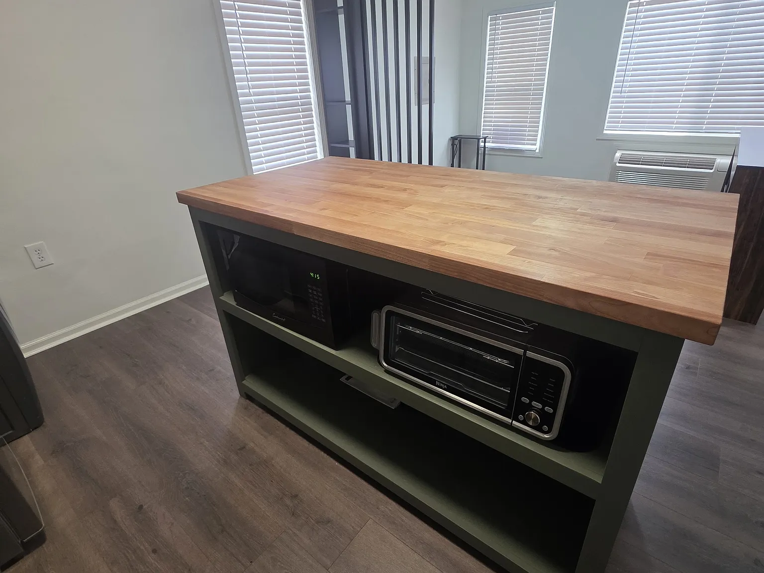 Studio, 450 sqft, $1,100 — Photo 3