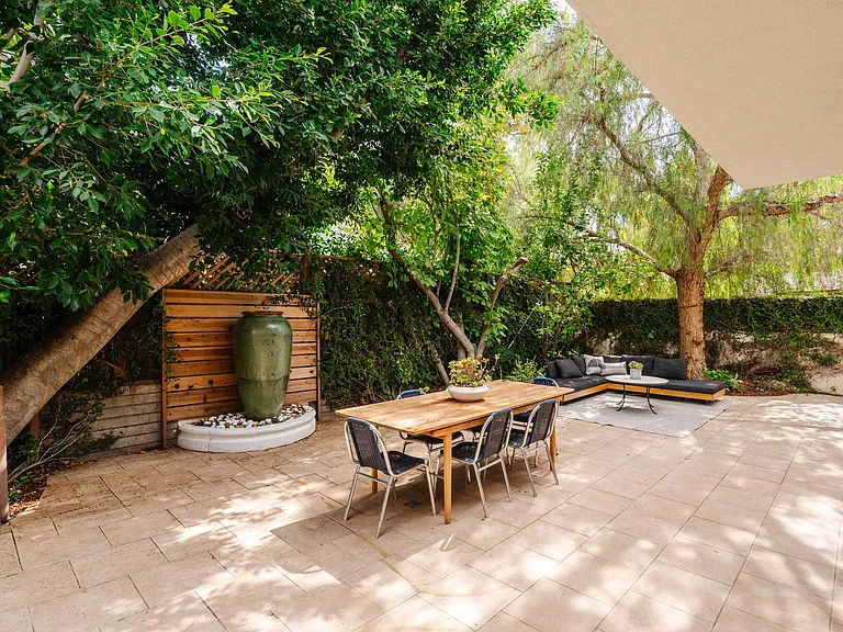13230 Hesby St — Photo 39