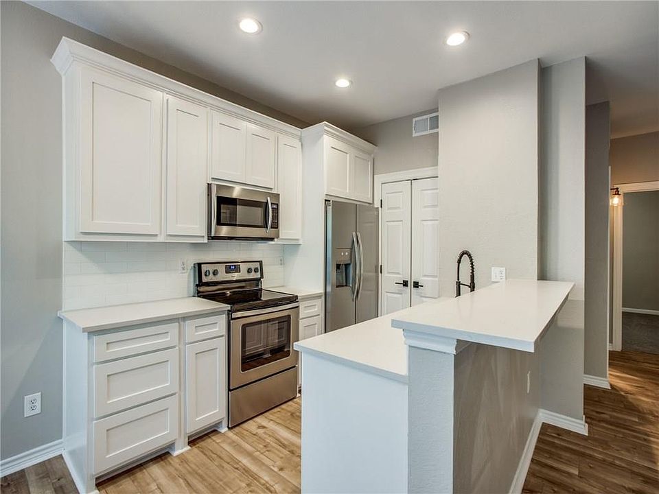 1st image of 7151 Gaston Ave APT 0411