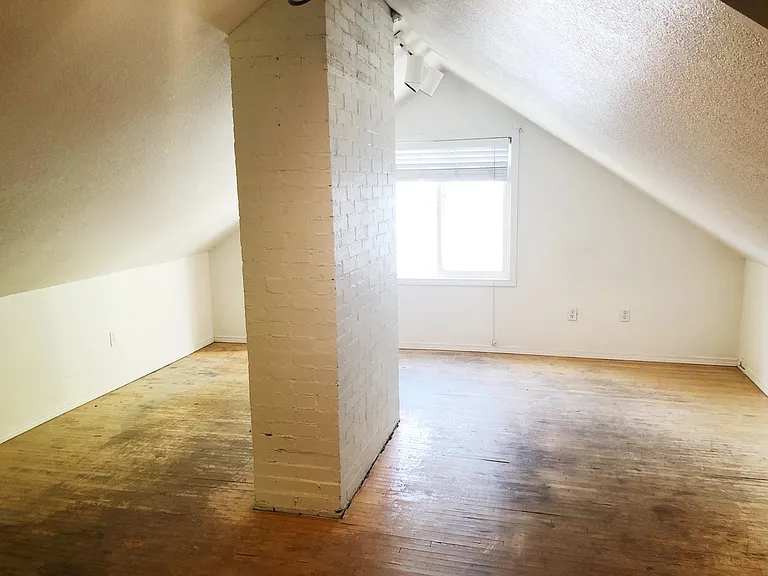 1110 NE B St — Photo 10
