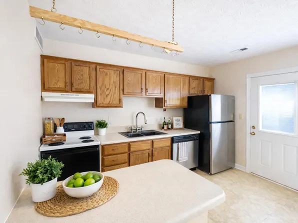 104 Woodview Dr, Nicholasville, KY 40356