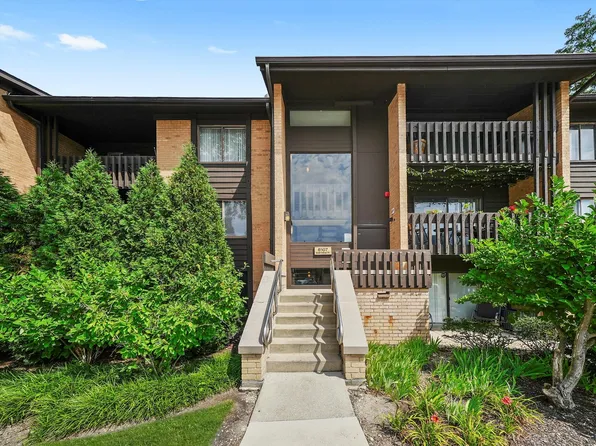 6107 Knoll Valley Dr APT 308, Willowbrook, IL 60527