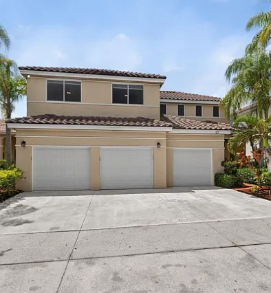 4 bed, 2.5 bath, 2327 sqft, $6,000 — Photo 1