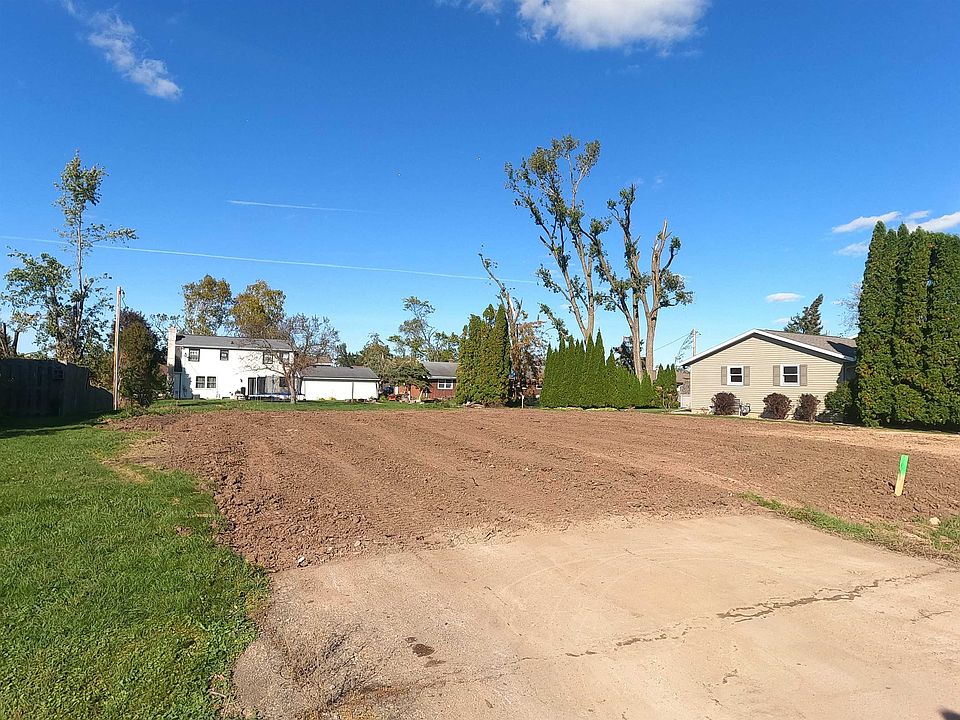 1st image of 2020 Larkspur Dr