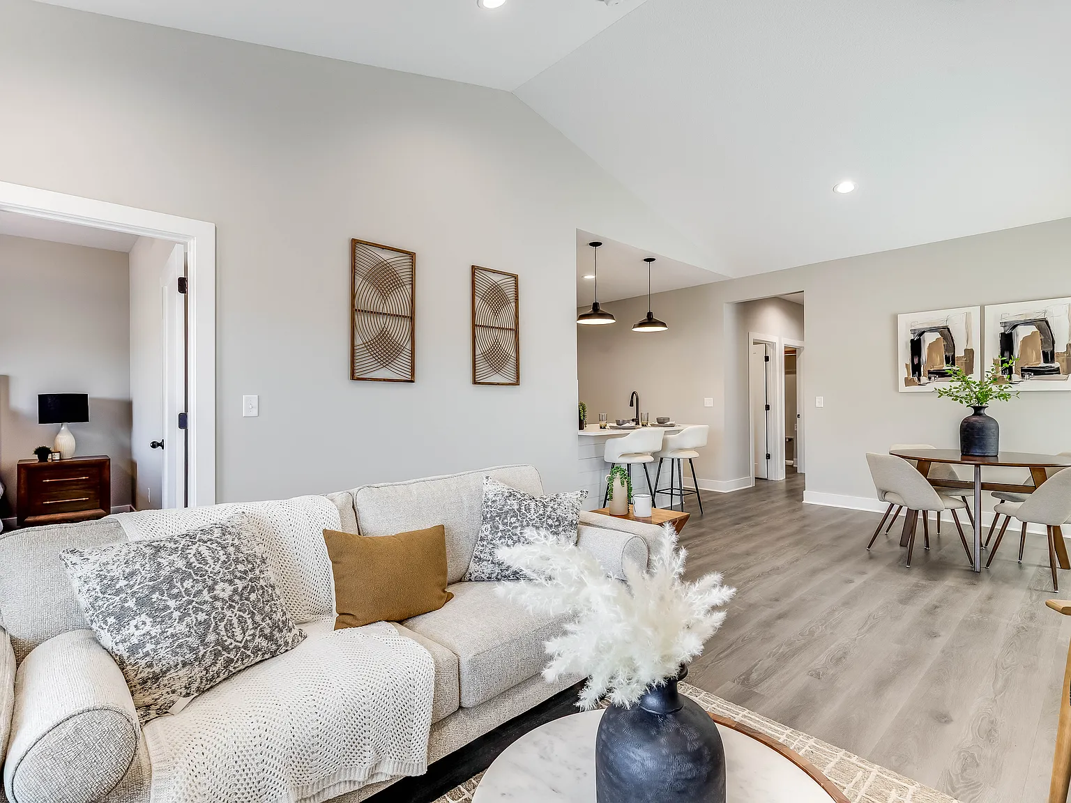 4 bed, 1347 sqft, $1,725 — Photo 4