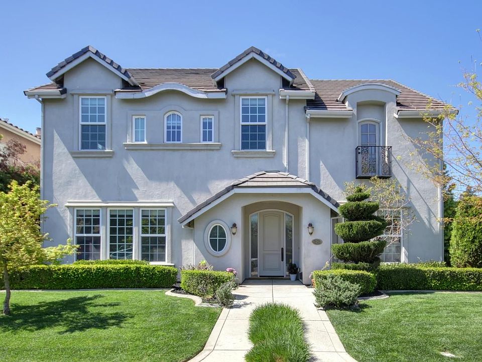 1st image of 825 Sierra Oaks Vista Ln
