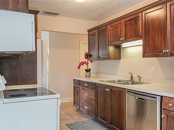 4th image of 2507 Laurel Ave