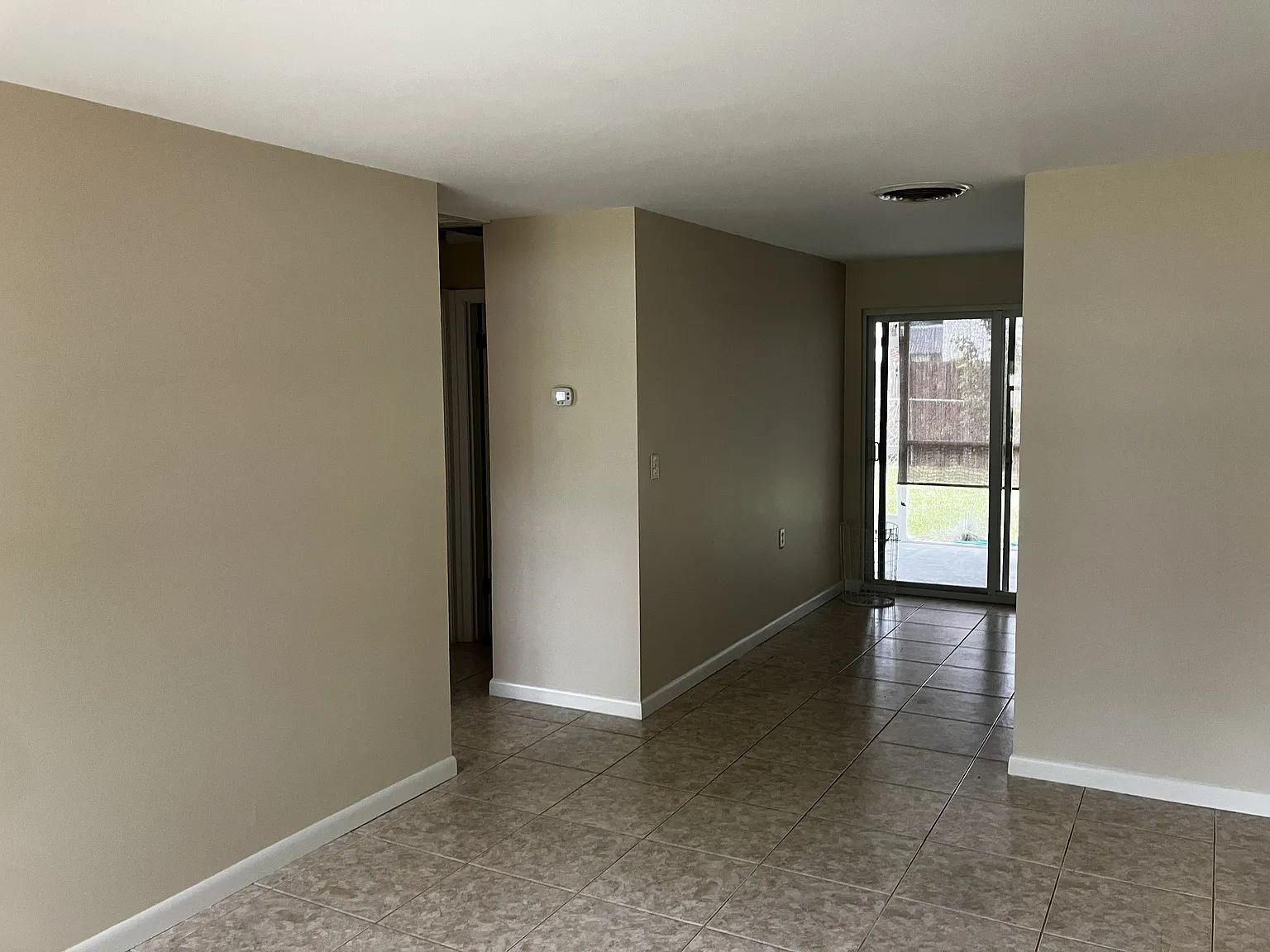 2 bed, 843 sqft, $1,800 — Photo 2